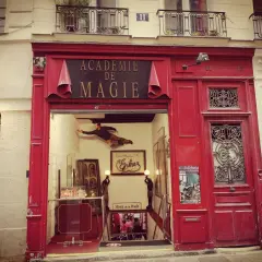 L'Académie de Magie, un musée fascinant, invite les visiteurs à découvrir les secrets de l'illusion.