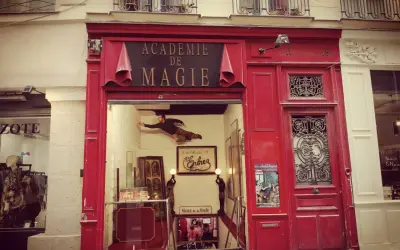 L'Académie de Magie, un musée fascinant, invite les visiteurs à découvrir les secrets de l'illusion.