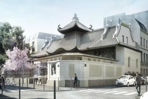 La Pagode à Paris, un bâtiment aux toits courbés, se dresse fièrement dans une rue bordée d'arbres fleuris et de bâtiments haussmanniens.