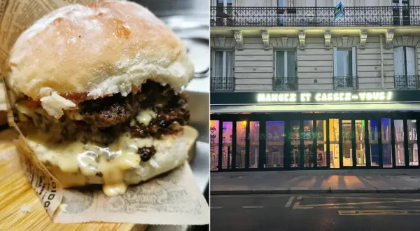 Gros burger dégoulinant de fromage, devant un restaurant à Paris avec l'enseigne lumineuse "Mangez et cassez-vous !".