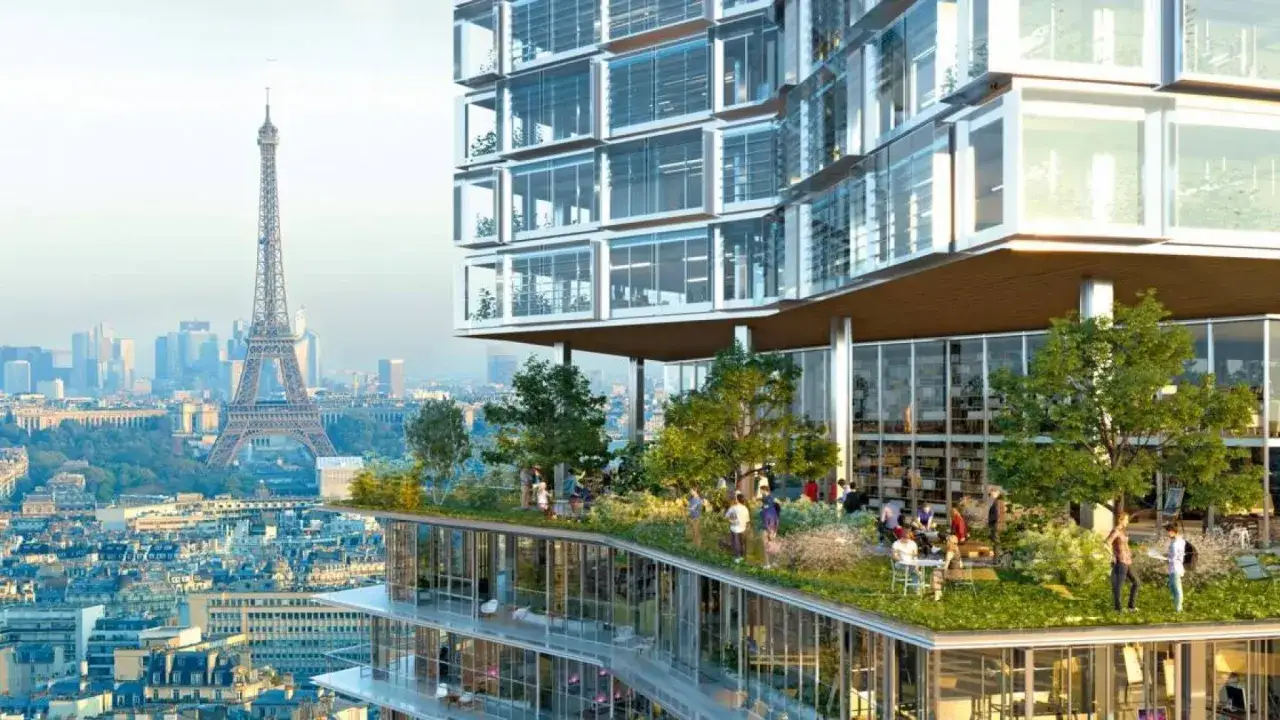 La tour Montparnasse r&eacute;nov&eacute;e, avec ses terrasses v&eacute;g&eacute;talis&eacute;es et sa vue sur Paris et la Tour Eiffel.