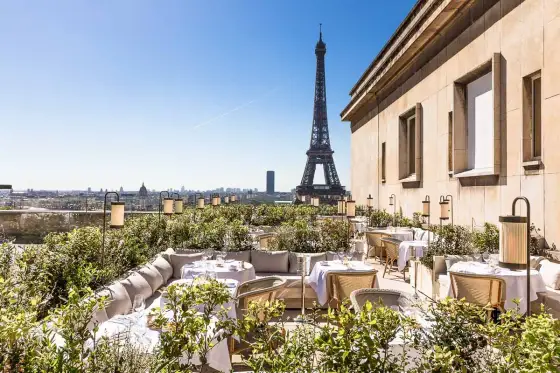 Où manger près de la Tour Eiffel - Vue, budget et astuces